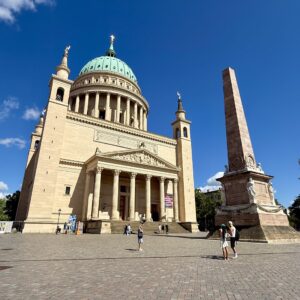 Iglesia de San Nicolás y Obelisco de Potsdam