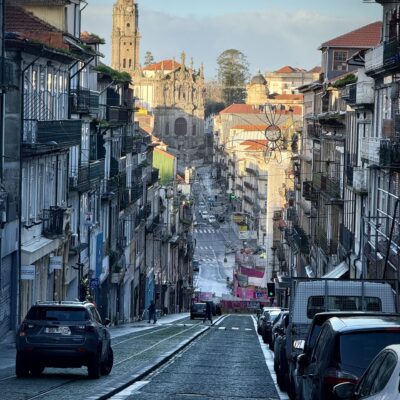 Rua das Flores, con la Torre y la Iglesia de los Clérigos al fondo
