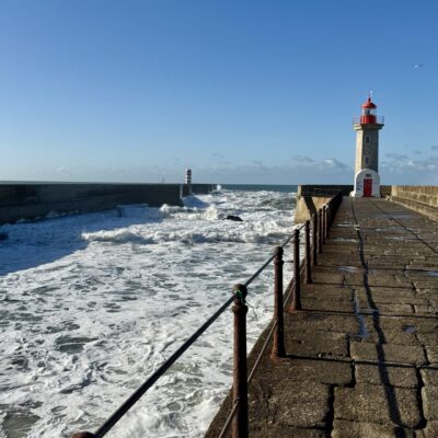 Rompeolas y faro de Foz do Douro